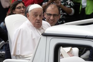 Du balso teisę turintys kardinolai pranešė dėl sveikatos negalėsiantys dalyvauti konklavoje