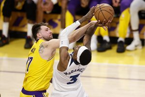 Fenomenaliai rungtyniavęs L. Dončičius padovanojo pirmąją „Lakers“ pergalę Vakarų konferencijos ketvirtfinalyje