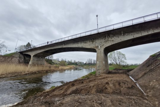Vairuotojams prireiks kantrybės: jau netrukus griaus tiltą, o vietoje jo statys naują