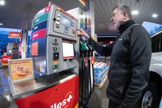Skelbia, kuriose degalinėse benzinas, dyzelinas ir dujos kainavo brangiausiai