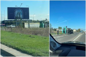 Šiaulių pakraštyje apsivertė kiaules gabenęs vilkikas