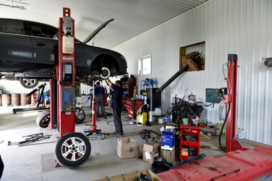 Parduodami automobilius ridą ir toliau sėkmingai klastoja: specialistas davė patarimų, ką reikia žinoti