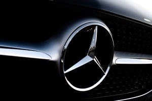 „Mercedes“ ruošiasi automobilių sektoriaus „šimtmečio transformacijai“