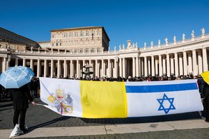 Nesusipratimas: po užuojautos dėl popiežiaus mirties viena šalis apsigalvojo ir ištrynė įrašą