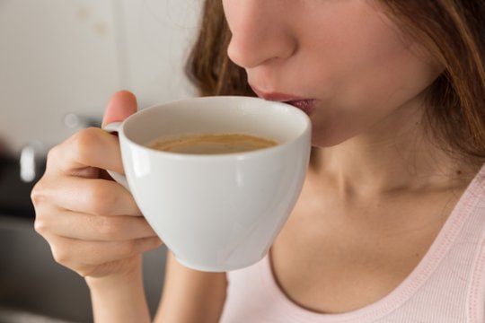 Jei geriate taip paruoštą kavą – metas susirūpinti: gali kelti pavojų sveikatai