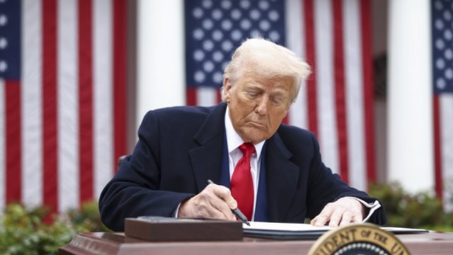 Dvylika JAV valstijų neapsikentė: padavė D. Trumpo administraciją į teismą