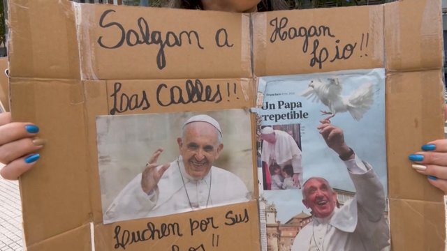 Argentinos pensininkai stojo prieš taupymo reformas: pasitelkė popiežiaus žinią