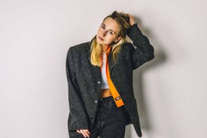 Akvilė Kolojanskaitė pristato naują dainą: kai drąsa prasideda nuo baimės