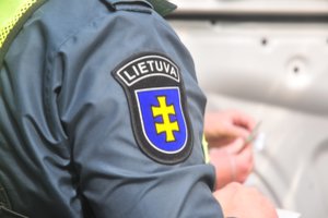 Palangoje vairuotojas policijai pateikė klastotę, gudrauti bandė ir Klaipėdoje sustabdyto automobilio vairuotojas