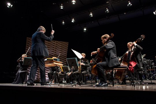 „Grammy“ laimėtojai „Sinfonietta Rīga“ ir smuiko virtuozas Daniil Bulayev Vilniuje surengs koncertą 