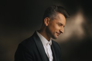 20 metų solinės kūrybos sukaktį minėsiantis A. Chošnau pristato naujieną: gerbėjų laukia staigmena