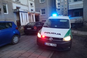 Vilniaus policijos patruliai naršė Šeškinės kiemus – ieškojo gatvėmis besišlaisčiusio nuogo vyro