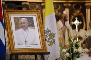 Popiežiaus kūną prie Romos bazilikos pasitiks vargšai