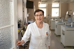 Medikė iš pašaukimo: apdovanojimus raškanti Kauno slaugytoja darbo vietos nekeičia 50 metų