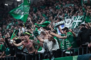 Apgailėtinas „Panathinaikos“ sirgalių poelgis – alumi apipylė varžovų krepšininko vaiką