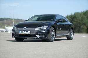 Naudoto „Volkswagen Arteon“ (2019 m.) testas: žinomos technologijos gražiame kėbule, bet tiks ne visiems