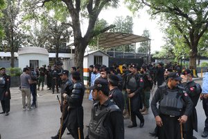 Kašmyre tarp Indijos ir Pakistano karių kilo susišaudymas