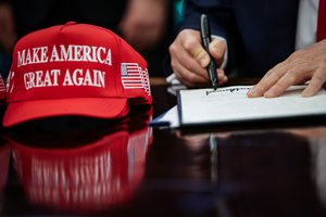 Azijos akcijos kyla: sužibo viltis dėl D. Trumpo administracijos pažangos prekybos derybose