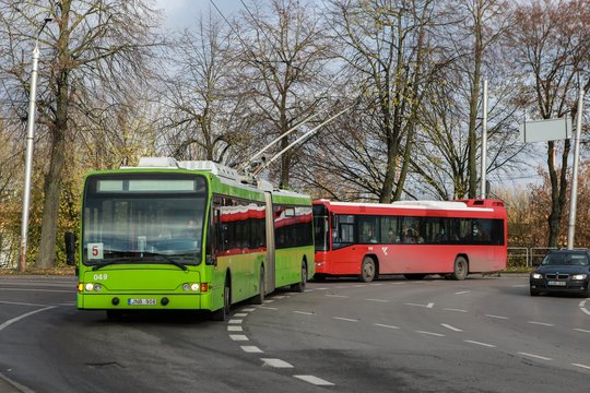 Apie patogumą kauniečiai gali nė nesvajoti – troleibusai iki marių nevažiuos