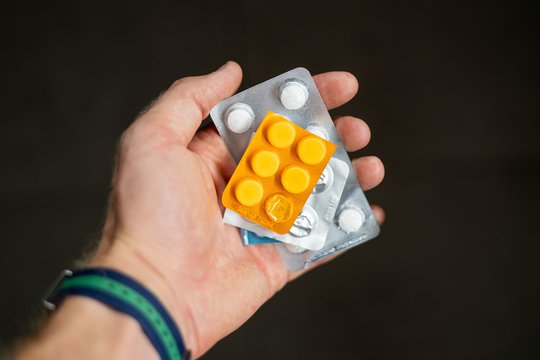 Vokietijos farmacijos milžinė „Merck“ tariasi dėl vaistus nuo vėžio kuriančios kompanijos įsigijimo