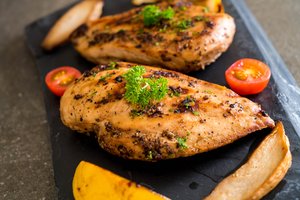 Įspėjo vištienos mėgėjus: štai kas nutiks jūsų kūnui, jei valgysite per dažnai