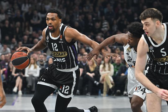 Pergalė už aikštės ribų: „Partizan“ pratęsė sutartį su snaiperiu