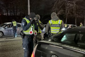 Vyriausybė – prieš siūlymą leisti VSAT pareigūnams naikinti užsieniečių leidimus gyventi Lietuvoje