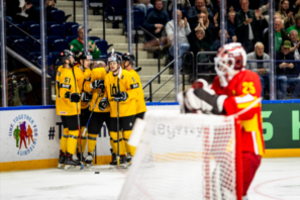 Su nuobaudomis vos neprisižaidę Lietuvos ledo ritulininkai pergalingai pradėjo pasaulio čempionatą