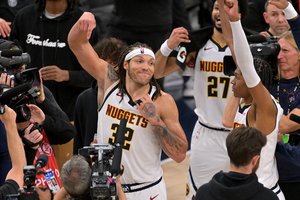 Nedažnas reiškinys krepšinyje – „Nuggets“ pergalę iškovojo dėjimu su sirena