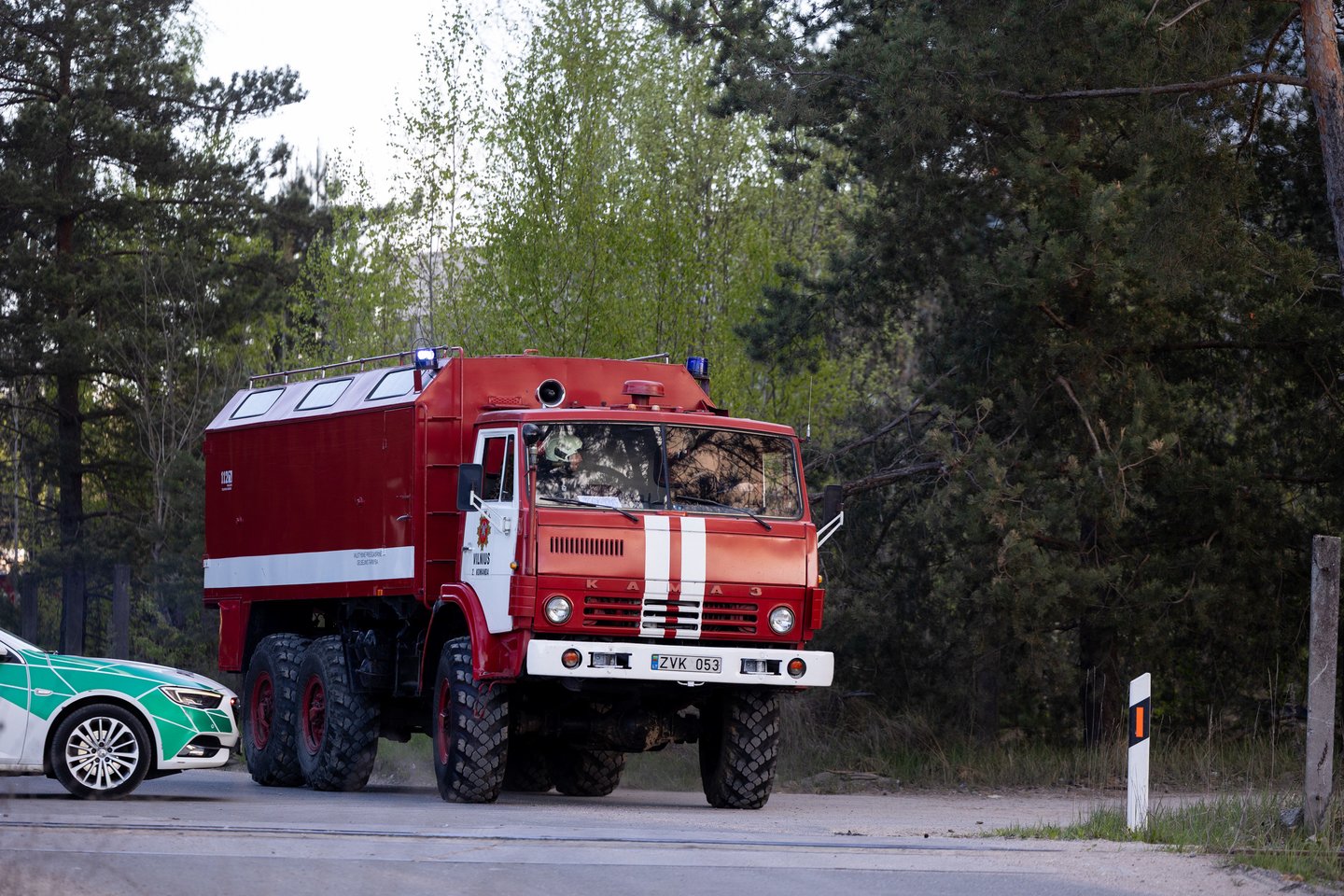 Atliekų rūšiavimo įmonėje kilo didelis gaisras.<br> T.Bauro nuotr.