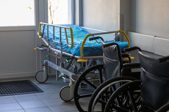 Alytuje atbulomis važiavęs giminaitis pervažiavo vyrui koją