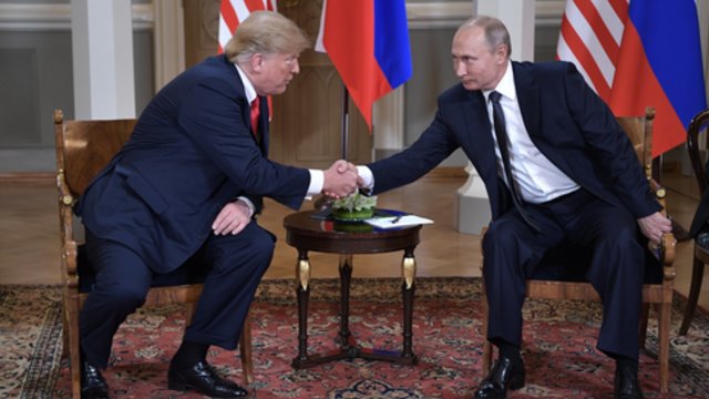 D. Trumpo nusivylimas V. Putinu: atsakė, ko tikisi iš jo