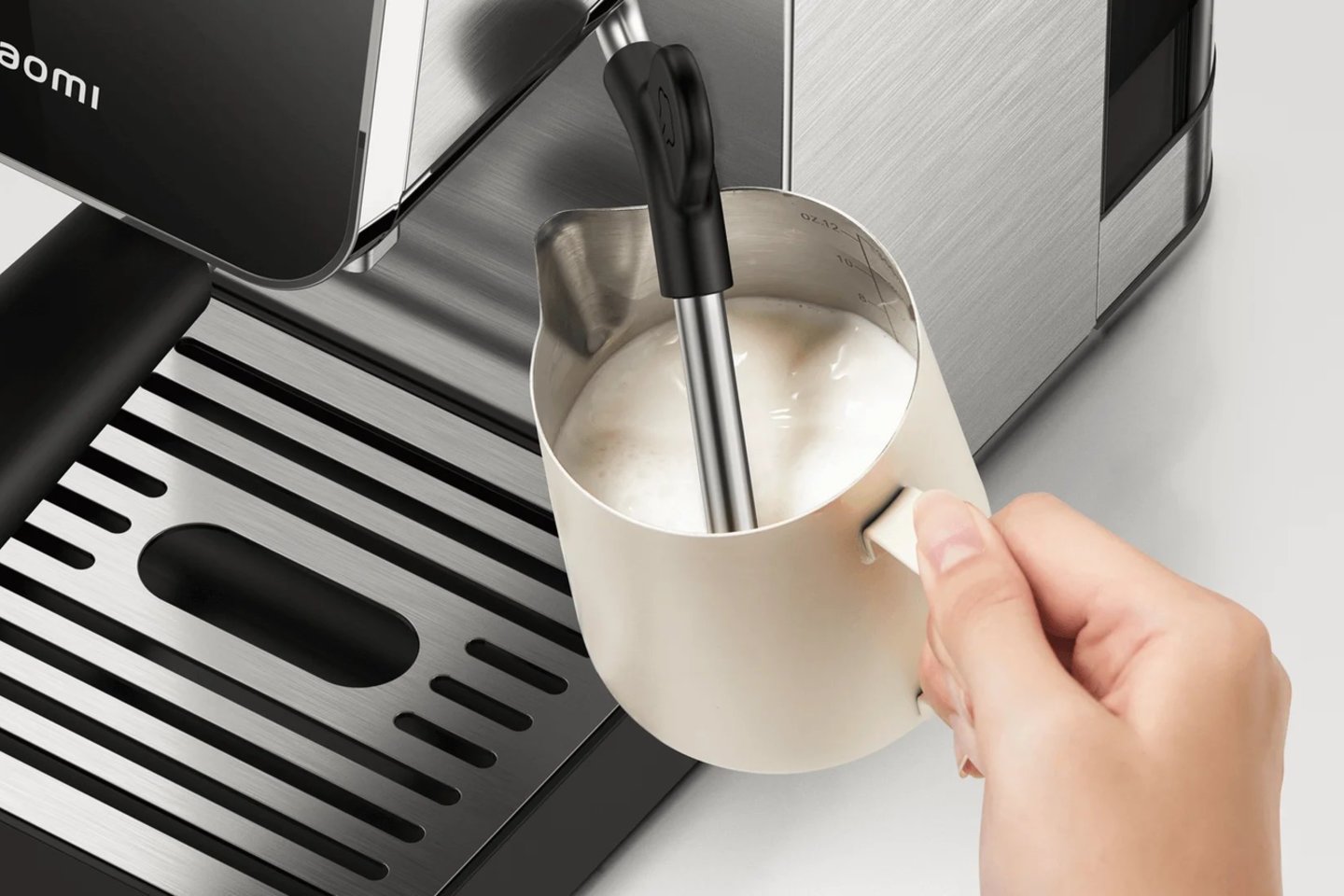 „Xiaomi Semi-automatic Espresso Machine“ kavą ruošia du kartus didesniu slėgiu, o tai reiškia – daugiau skonių, daugiau aromatų.