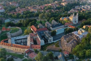 Jautrioje Vilniaus senamiesčio vietoje įpusėjo darbai – čia kyla išskirtiniai namai