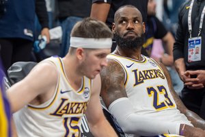 Pirmas kartas NBA atkrintamųjų istorijoje – „Lakers“ strategas pusė rungtynių neatliko keitimų