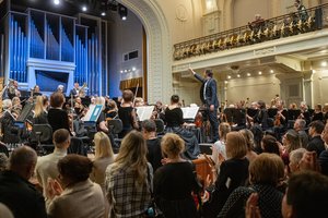 Nacionalinėje filharmonijoje didžiausios sudėties orkestras atliko ypatingą Antono Brucknerio kūrinį