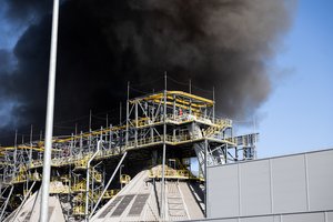 Dėl gaisro „Energesman“ atliekų tvarkymo gamykloje bus skelbiama lokali ekstremali padėtis