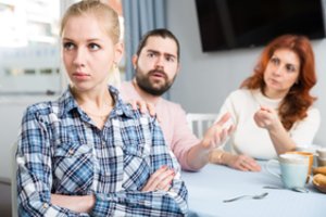 Paauglė nori nakvoti pas vaikiną: leisti ar neleisti?