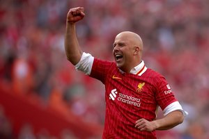 Gražus A. Sloto poelgis – po iškovoto trofėjaus originaliai padėkojo buvusiam „Liverpool“ strategui