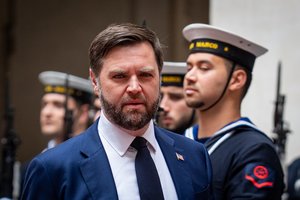 Iš J. D. Vance'o lūpų – kalbos apie branduolinio karo grėsmę