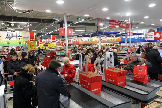 Įsigaliojus naujai tvarkai, prie parduotuvių kasų galime užtrukti ilgiau: „Visa eilė bus užlaikoma dėl penkių euro centų“