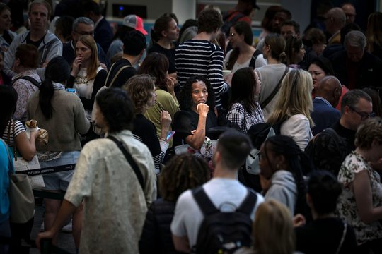 Masiniai elektros energijos tiekimo sutrikimai Ispanijoje ir Portugalijoje.