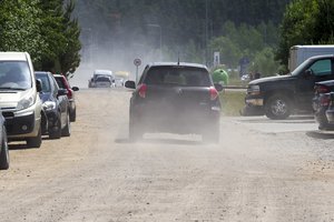 Neapsikentė dulkėtų žvyrkelių – pradės laistyti vandeniu