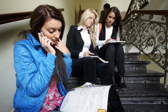 Apklausa: 67 proc. gyventojų pritaria telefonų draudimui mokyklose