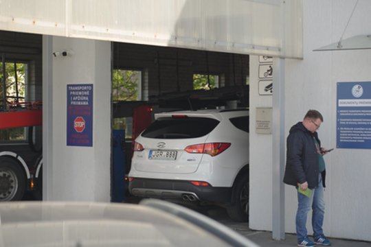 Teks dar labiau paploninti pinigines: nuo liepos brangsta transporto priemonių techninė apžiūra
