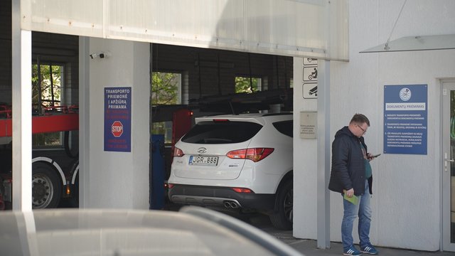 Teks dar labiau paploninti pinigines: nuo liepos brangsta transporto priemonių techninė apžiūra
