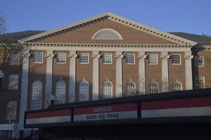 Harvardo universiteto rektorius atsiprašė dėl antisemitizmo ir antiislamizmo atvejų