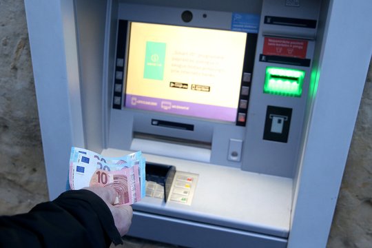 Sieks gerinti grynųjų pinigų pasiekiamumą: idėja, kad reikia jų atsisakyti – pasenusi