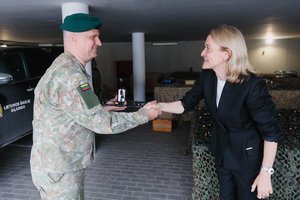 Mobiliojo ryšio operatorius Lietuvos Šaulių sąjungai perdavė 100 dronų