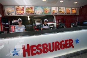 Nauja tvarka – jau nuo rytojaus: prekybininkai pradeda skelbti, kiek teks sumokėti už vienkartinius indus